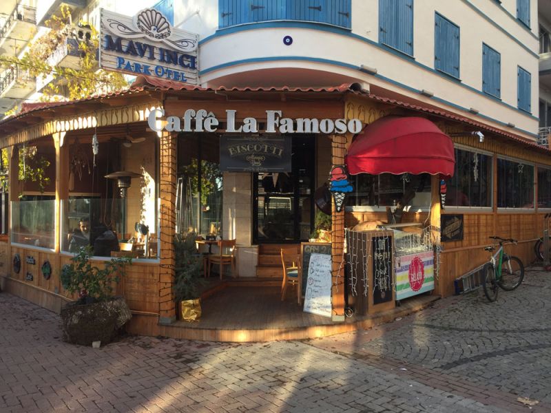 Cafe La Famoso  Halitpaşa Mahallesi, 10500 Erdek/Balıkesir